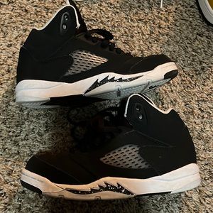 Oreo Jordan’s 5 black and white